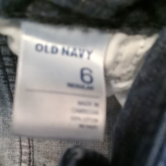 Old Navy Women's Size 6 Blue Jean Shorts with Cuffed Hem. Athleisure, Summer - Picture 2 of 7